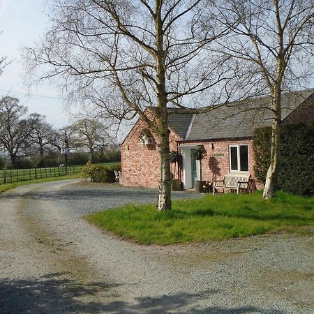 Manor Farm Egerton Bed and Breakfast Malpas  Exteriör bild