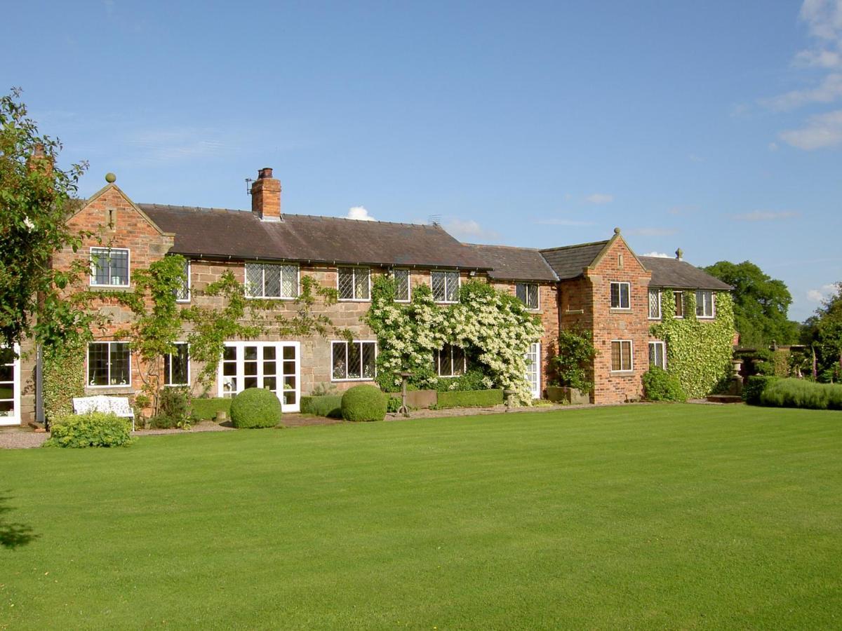 Manor Farm Egerton Bed and Breakfast Malpas  Exteriör bild